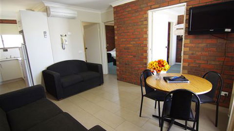 Jacaranda Motel & Holiday Units - Accommodation BNB 1