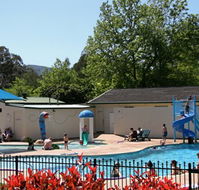 Porepunkah Pines Holiday Park - Accommodation BNB