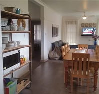 Lakeside Vista Holiday House - Accommodation BNB
