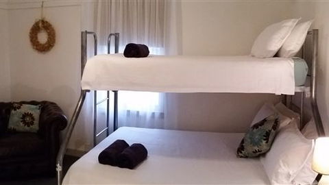 Lakeside Vista Holiday House - Accommodation BNB 3