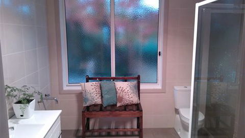 Lakeside Vista Holiday House - Accommodation BNB 6
