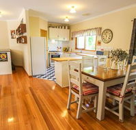 Bright Country Home - Accommodation BNB