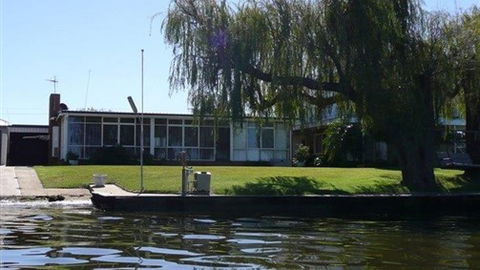 Lakeviews On Lang - Accommodation BNB 0