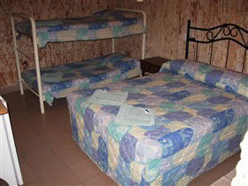 Radeka Downunder Underground Motel And Backpacker Inn - Accommodation BNB 2