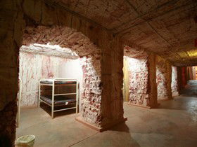 Radeka Downunder Underground Motel And Backpacker Inn - Accommodation BNB 3