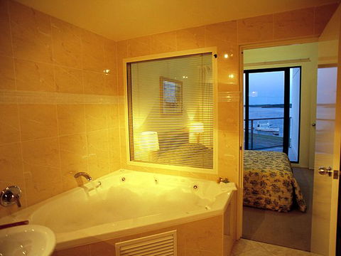 Boathouse Resort Tea Gardens - Accommodation BNB 1