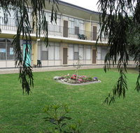 Capri Lodge Apartments