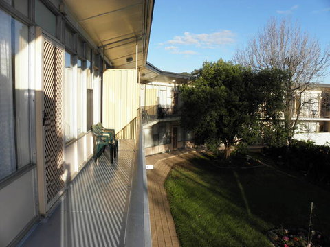 Capri Lodge Apartments - Accommodation BNB 4