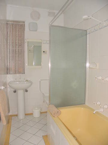 Capri Lodge Apartments - Accommodation BNB 9