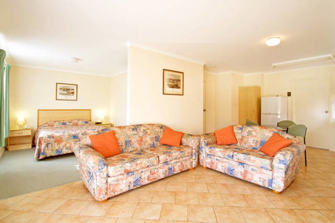 Comfort Inn & Suites King Avenue - Accommodation BNB 2