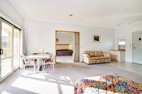 Comfort Inn & Suites King Avenue - Accommodation BNB 4