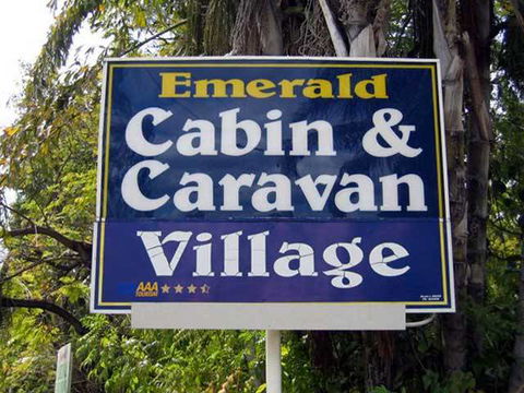 Emerald Cabin & Caravan Village - Accommodation BNB 1