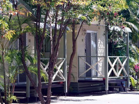 Emerald Cabin & Caravan Village - Accommodation BNB 2