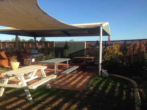 Gympie Caravan Park - Queens Park - Accommodation BNB 0