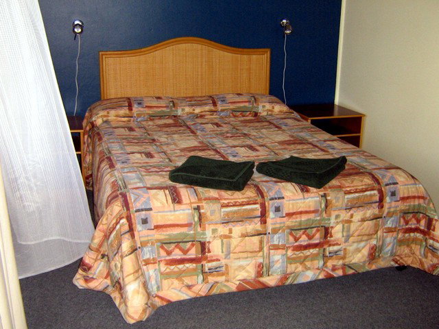 Broadbeach Waters QLD Accommodation BNB