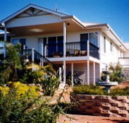 Lovering's Beach Houses - The Whitehouse Emu Bay - Accommodation BNB