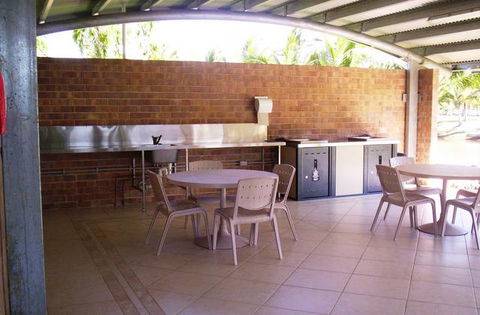 Rollingstone Beach Caravan Resort - Accommodation BNB 6