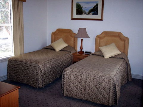 Ross Motel & Caravan Park - Accommodation BNB 1