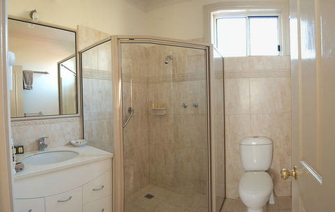 Ross Motel & Caravan Park - Accommodation BNB 2