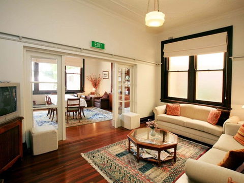 The Bank Guesthouse - Accommodation BNB 2