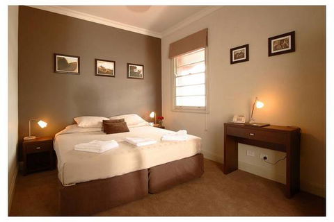 The Royal Hotel - Accommodation BNB 1