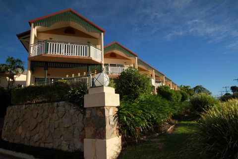 Tinaroo Lake Resort - Holiday Apartments - Accommodation BNB 3