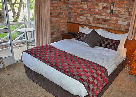 Log Cabin - Accommodation BNB 1