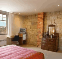 Customs House Waterfront Hotel - Accommodation BNB