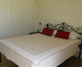 Rubyvale Gem Gallery Apartments - Accommodation BNB 2