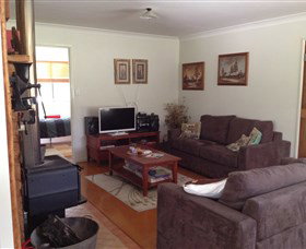 Possum's Hollow And Hooter's Hut - Accommodation BNB 1