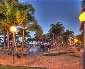 Rollingstone Beach Front Resort - Accommodation BNB 0