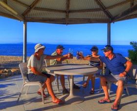 Rollingstone Beach Front Resort - Accommodation BNB 2