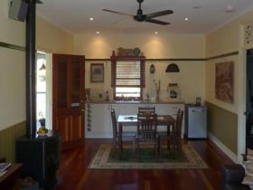 The Sanctuary Springbrook. Guest House / Cottage - Accommodation BNB 1