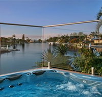 Sanctuary on Water Elite Holiday Home - Accommodation BNB