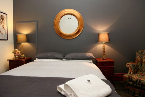 Apartments On-The-Park: The Studio - Accommodation BNB 1