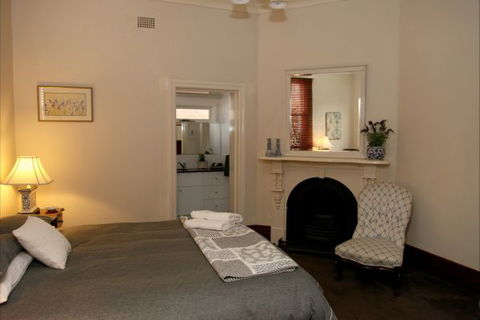 Apartments On-The-Park: The Studio - Accommodation BNB 2