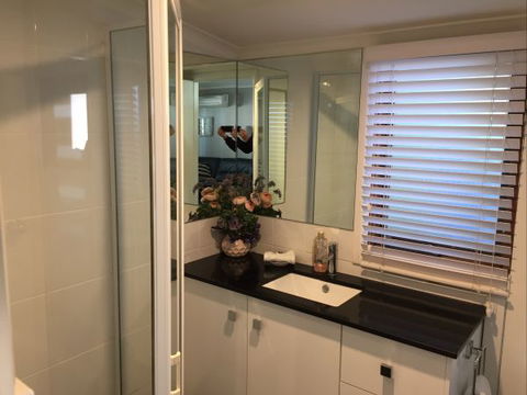 Apartments On-The-Park: The Studio - Accommodation BNB 12