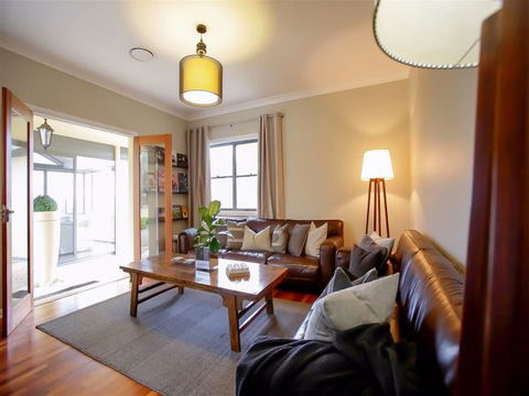 Elderslie House - Accommodation BNB 145