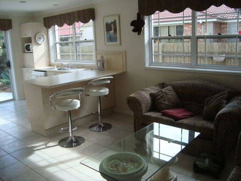 The White House - Shellharbour Village - Accommodation BNB 1