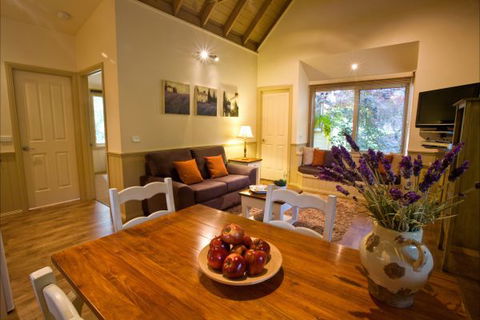 Autumn Abode Cottages - Accommodation BNB 0