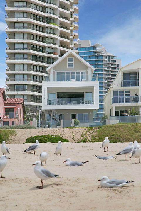 Oceans 74 - An Elite Holiday Home - Accommodation BNB 18