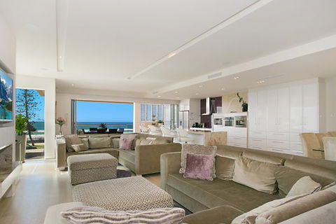 Oceans 74 - An Elite Holiday Home - Accommodation BNB 32