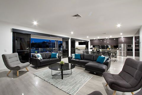 Oceans 74 - An Elite Holiday Home - Accommodation BNB 21