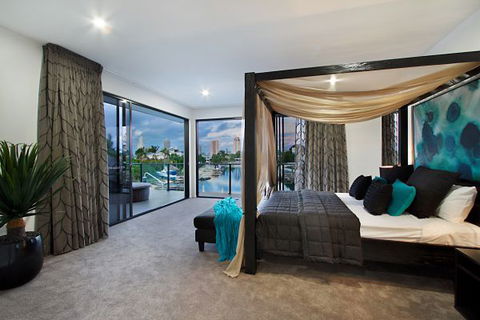 Oceans 74 - An Elite Holiday Home - Accommodation BNB 22