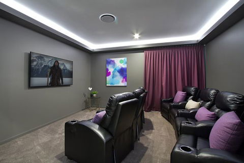 Oceans 74 - An Elite Holiday Home - Accommodation BNB 23