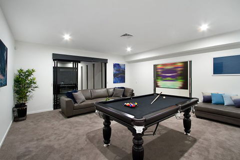 Oceans 74 - An Elite Holiday Home - Accommodation BNB 24
