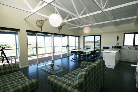 LJ Hooker Goolwa Holiday Rentals - 25 Barrage Road, Goolwa South - Accommodation BNB 1