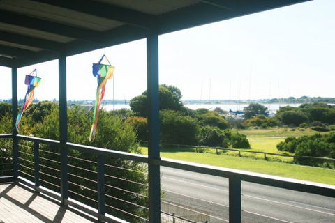 LJ Hooker Goolwa Holiday Rentals - 25 Barrage Road, Goolwa South - Accommodation BNB 2