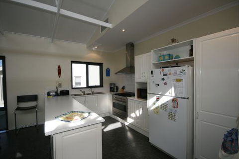 LJ Hooker Goolwa Holiday Rentals - 25 Barrage Road, Goolwa South - Accommodation BNB 3