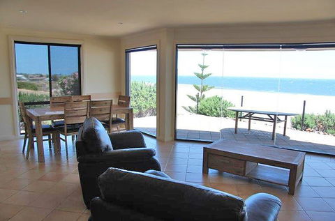 Cliff House Beachfront Villas - Accommodation BNB 1